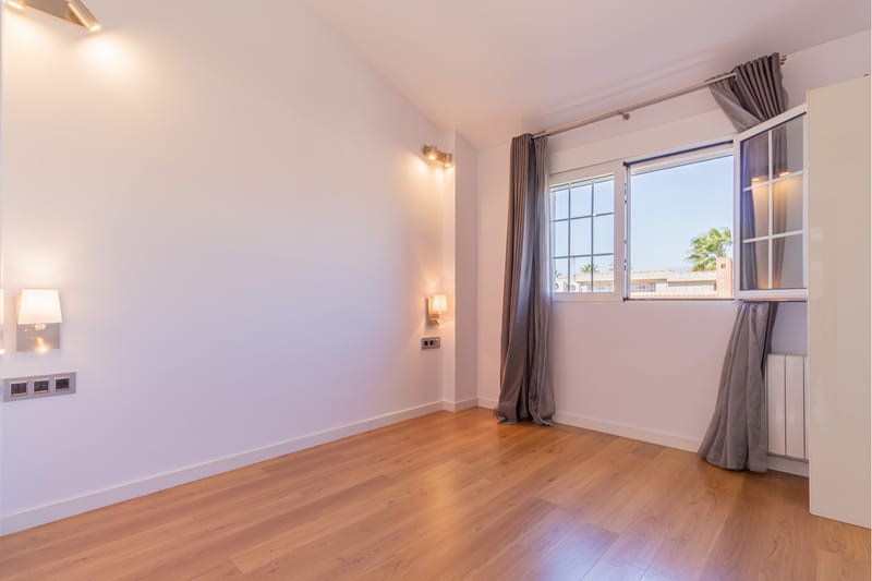 Open photo Listing photo