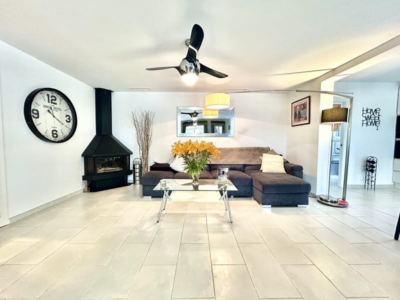 Open photo Listing photo