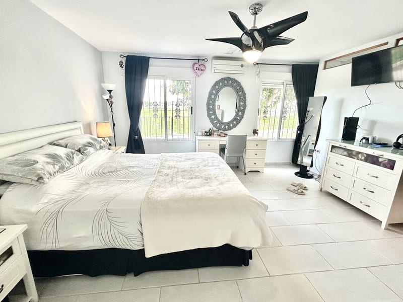 Open photo Listing photo