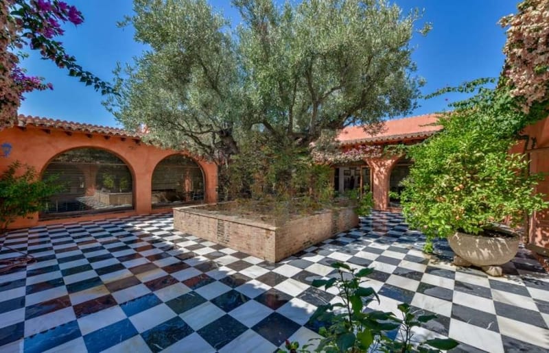 Open photo Listing photo