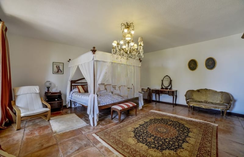 Open photo Listing photo