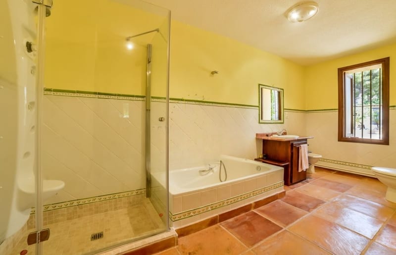 Open photo Listing photo
