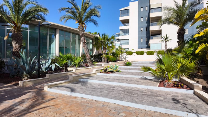 Open photo Listing photo