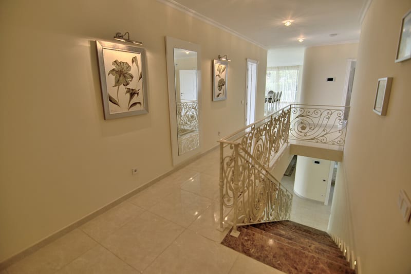 Open photo Listing photo