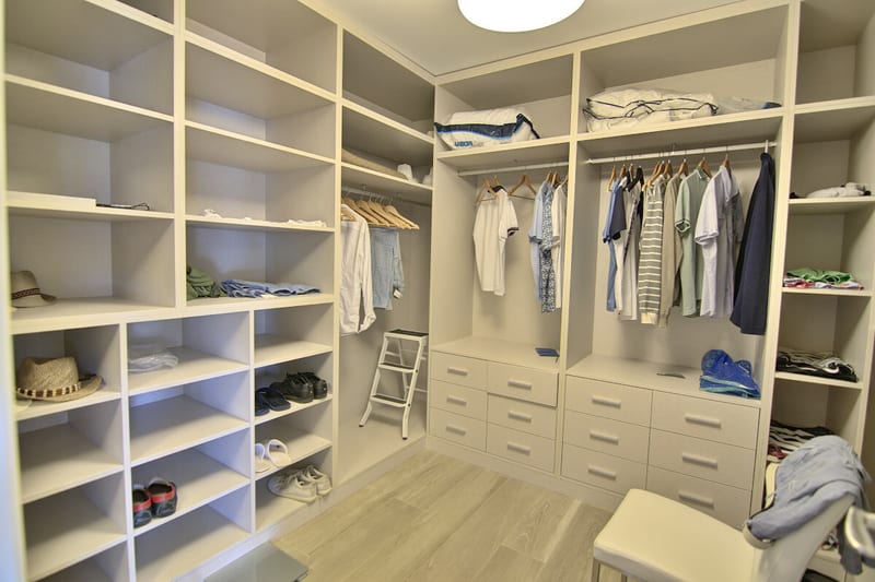 Open photo Listing photo