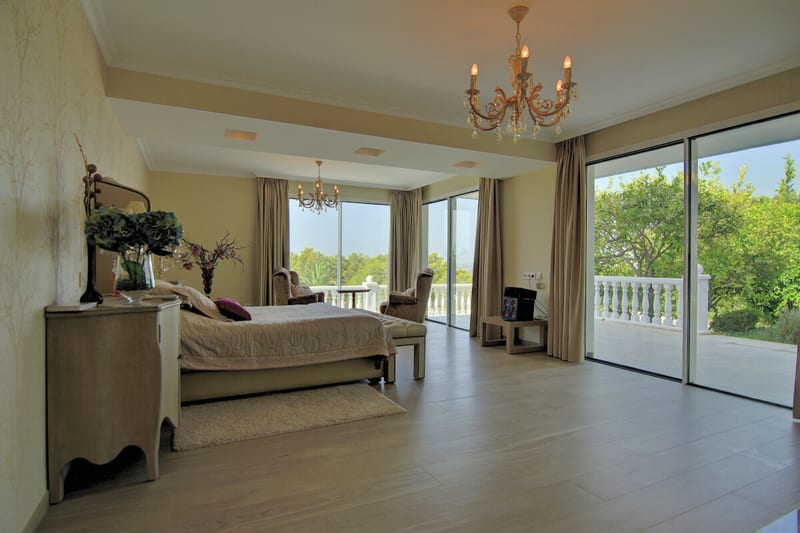 Open photo Listing photo