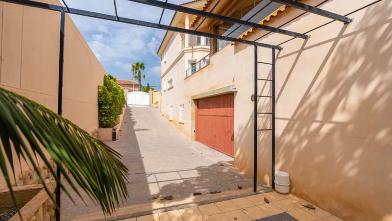 Open photo Listing photo