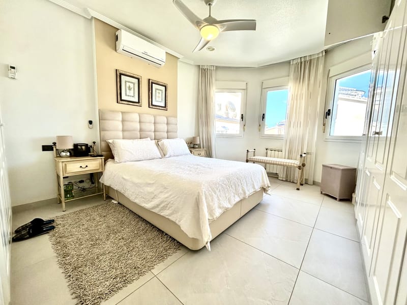 Open photo Listing photo