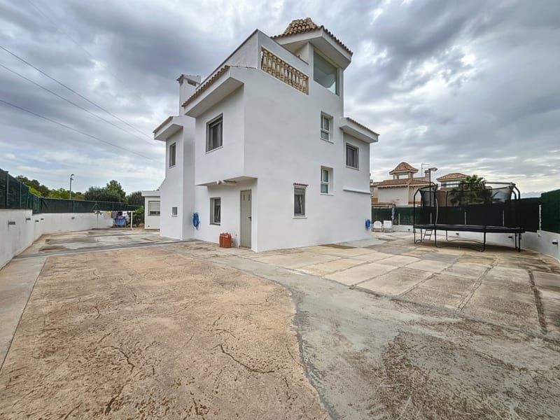 Open photo Listing photo