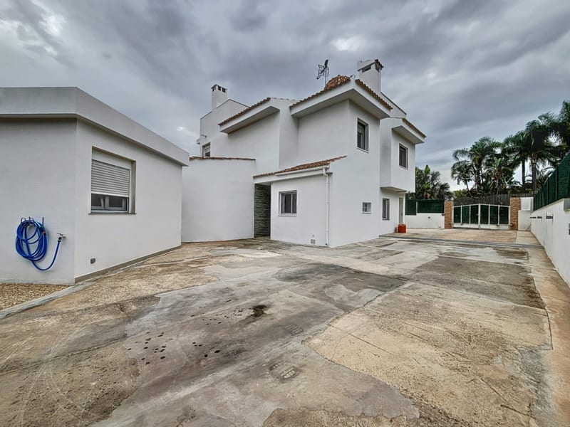 Open photo Listing photo
