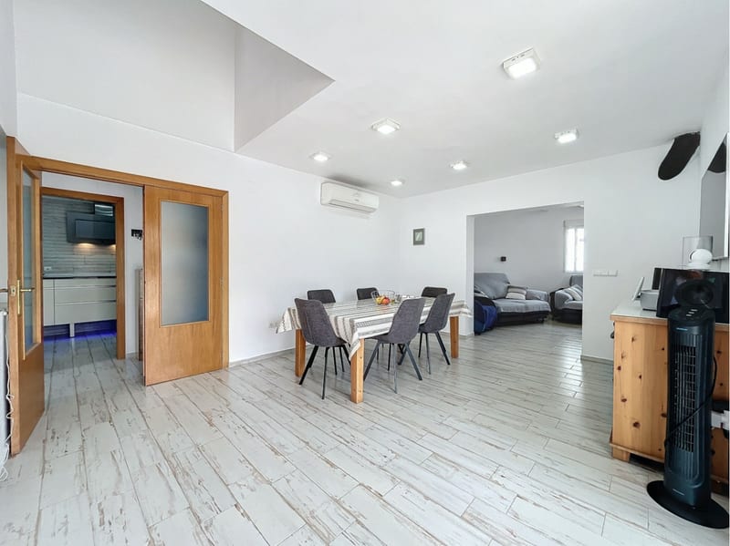 Open photo Listing photo