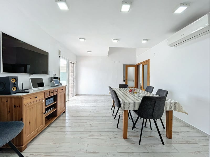 Open photo Listing photo