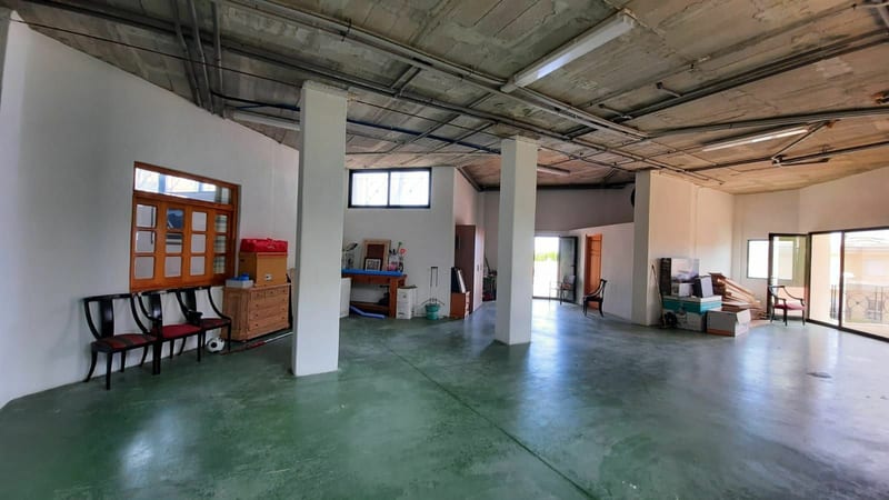 Open photo Listing photo