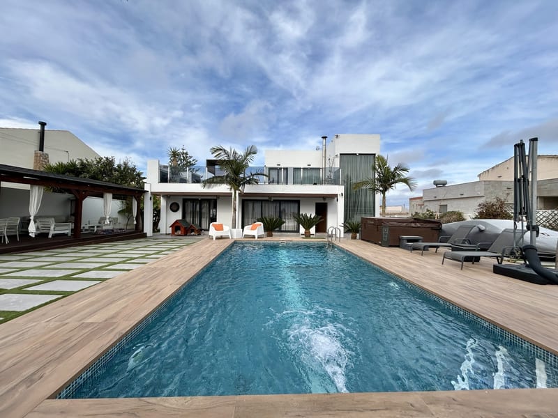 Open photo Listing photo
