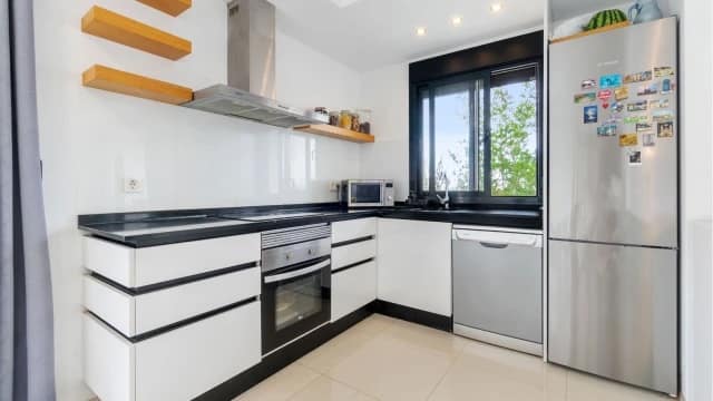 Open photo Listing photo