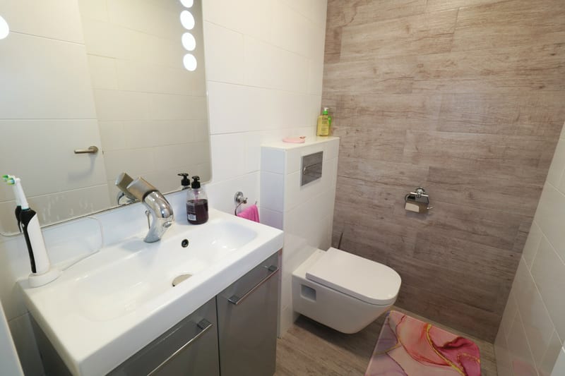 Open photo Listing photo