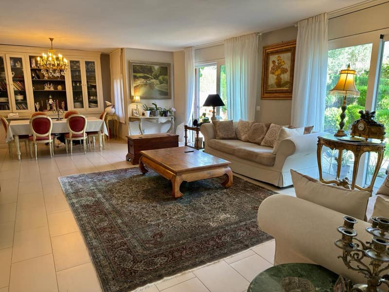Open photo Listing photo