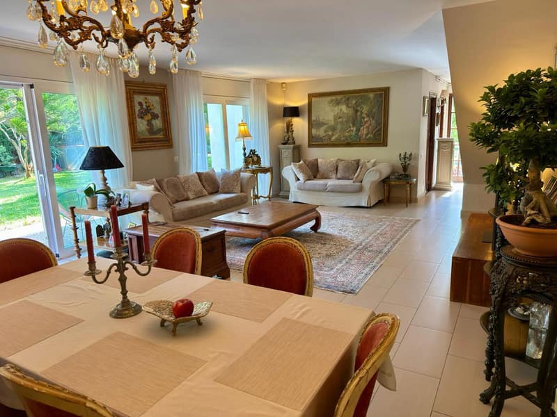 Open photo Listing photo