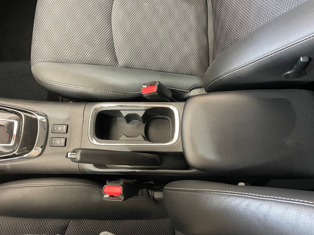 Open photo Listing photo