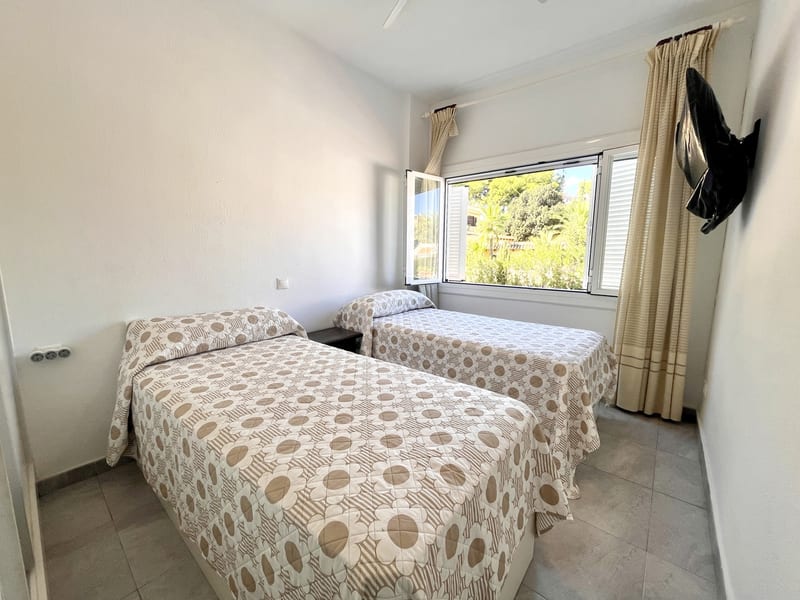 Open photo Listing photo