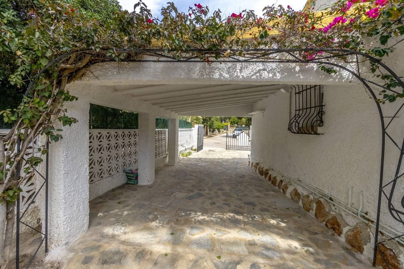 Open photo Listing photo