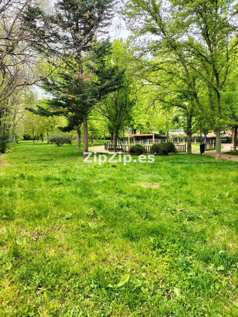 Open photo Listing photo